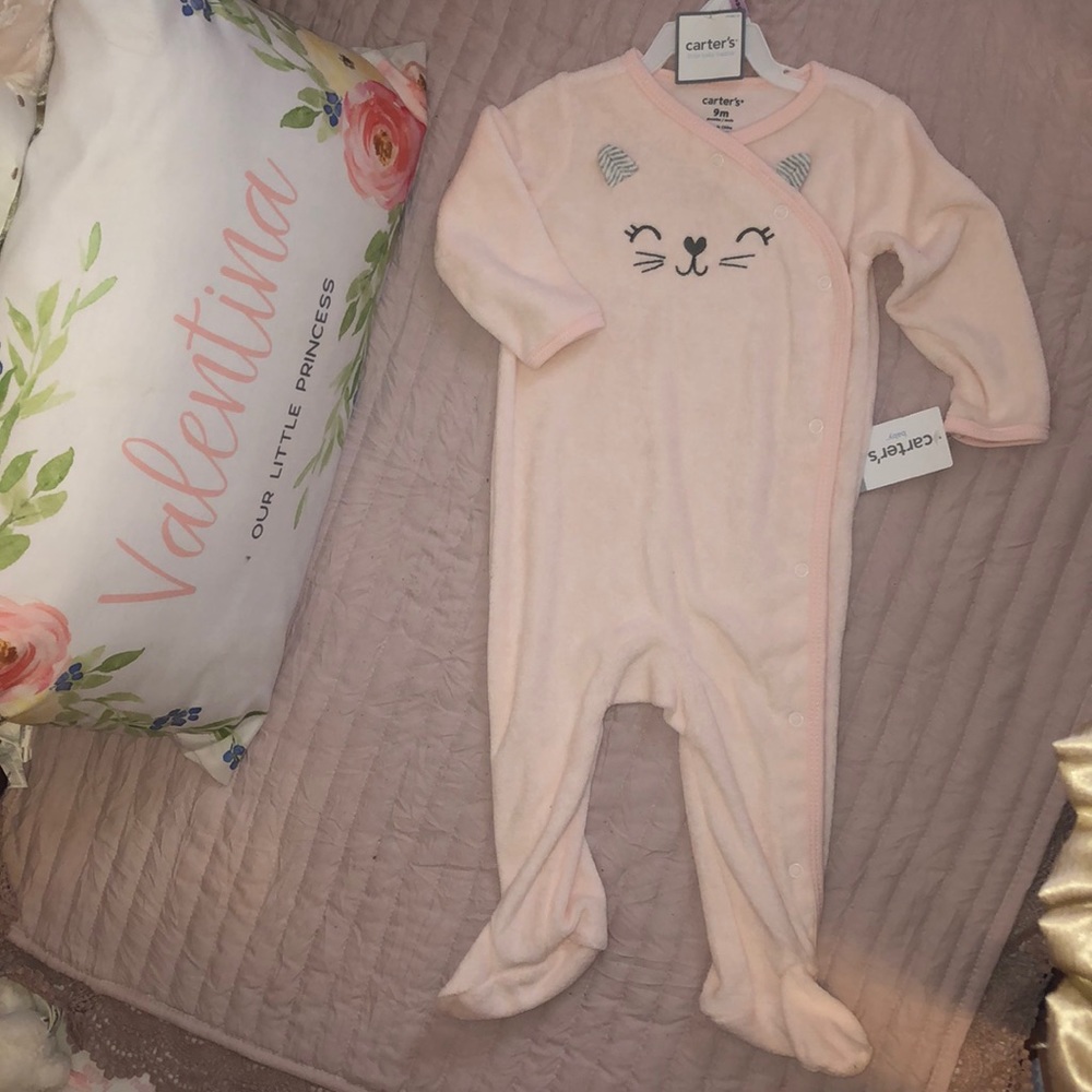 NWT Carter’s footie sleep and play 💕